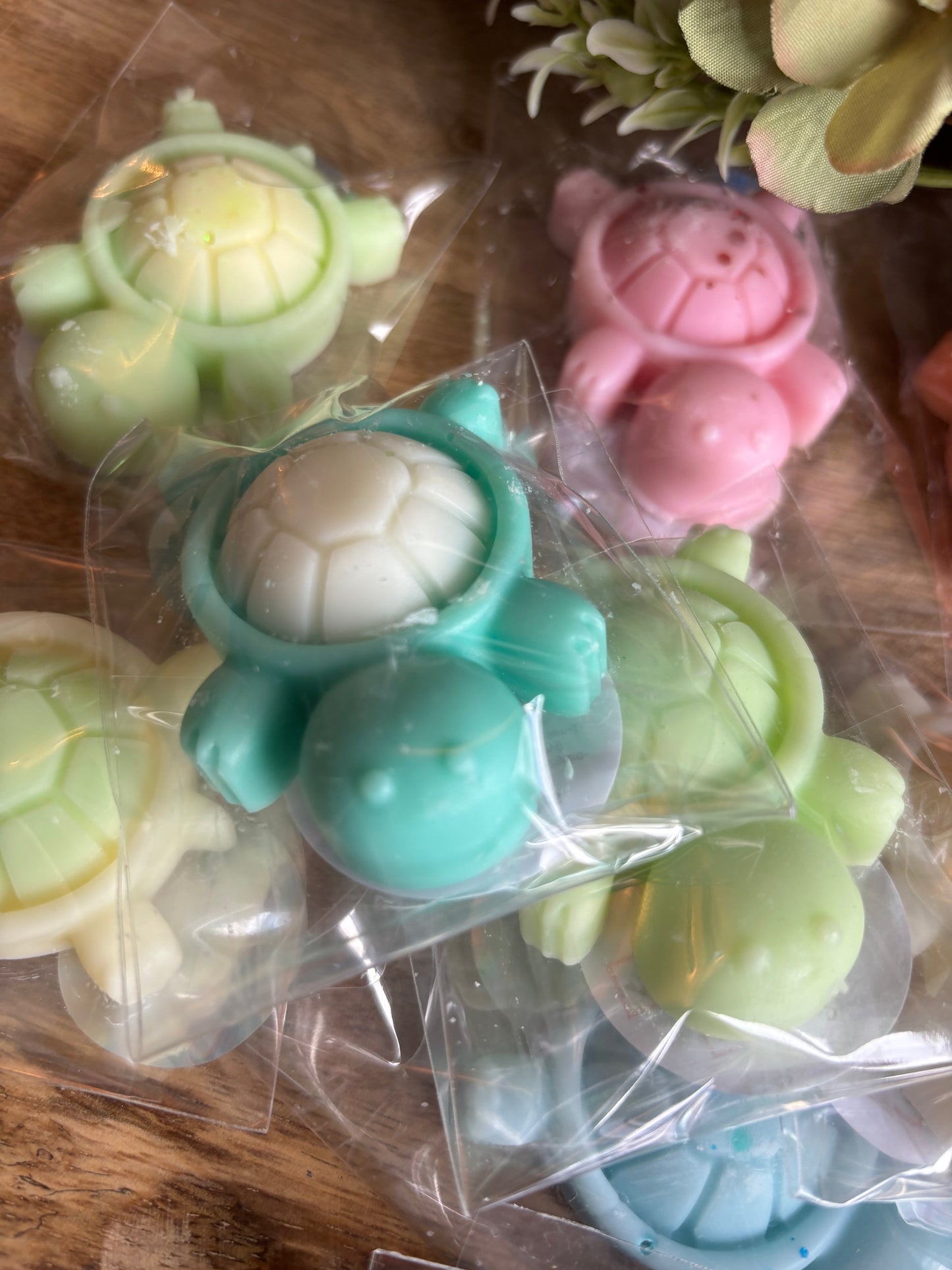 10 x chunky turtle wax melts. Stunning design eco soy wax melts. Strong scented