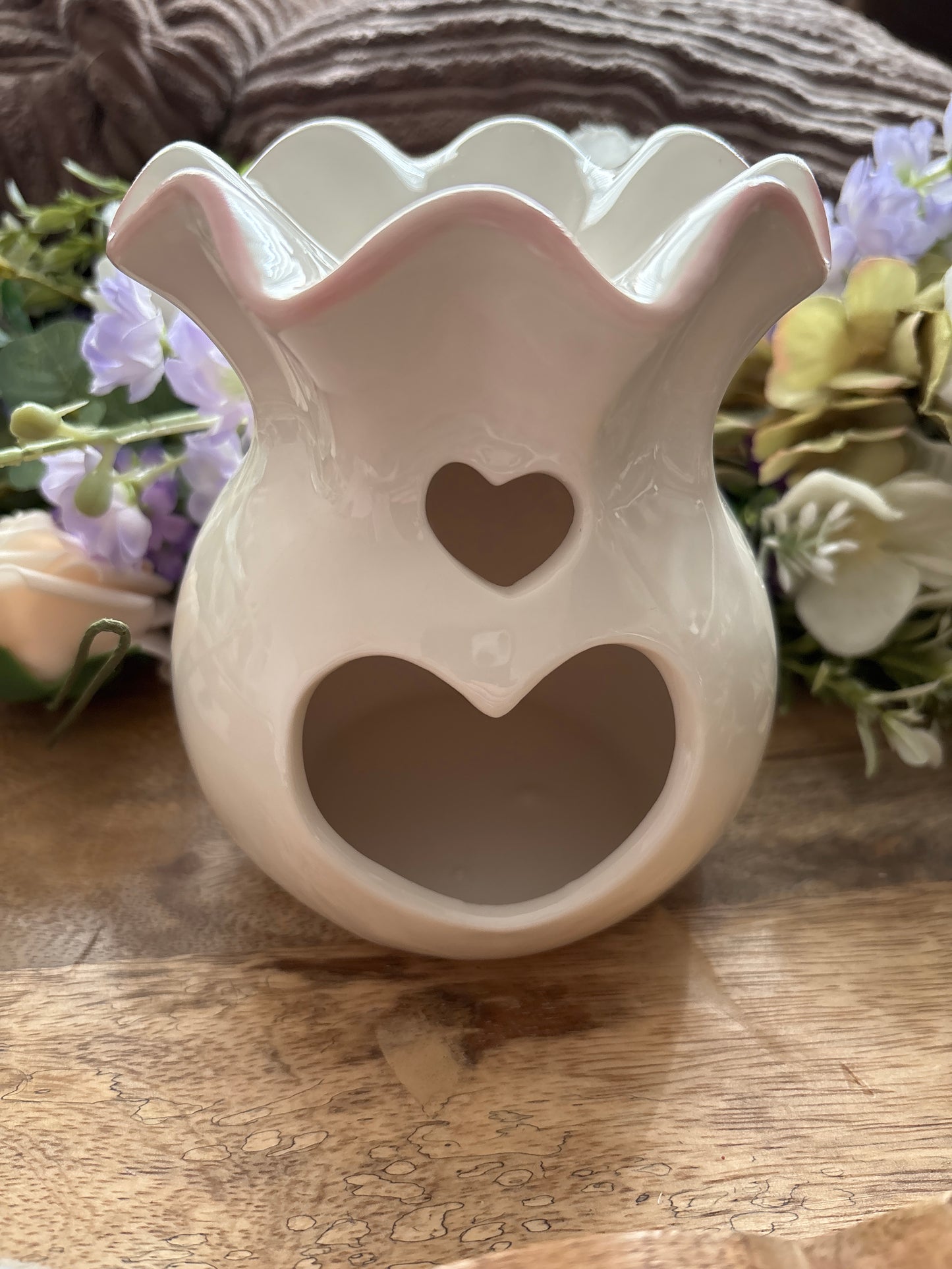 Pink bow ceramic oil / wax burner lovely addition to any home free wax melt turtle