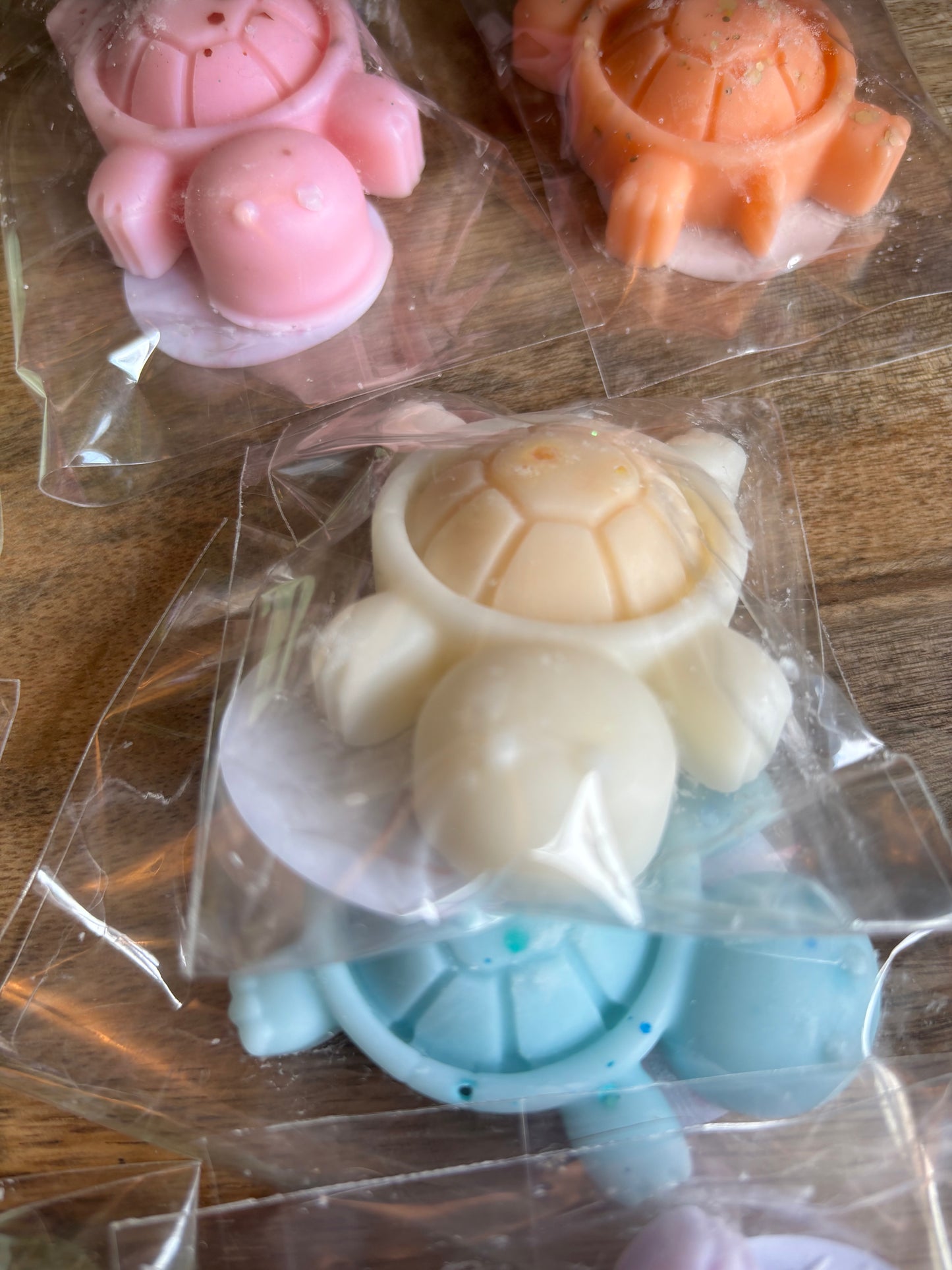 10 x chunky turtle wax melts. Stunning design eco soy wax melts. Strong scented
