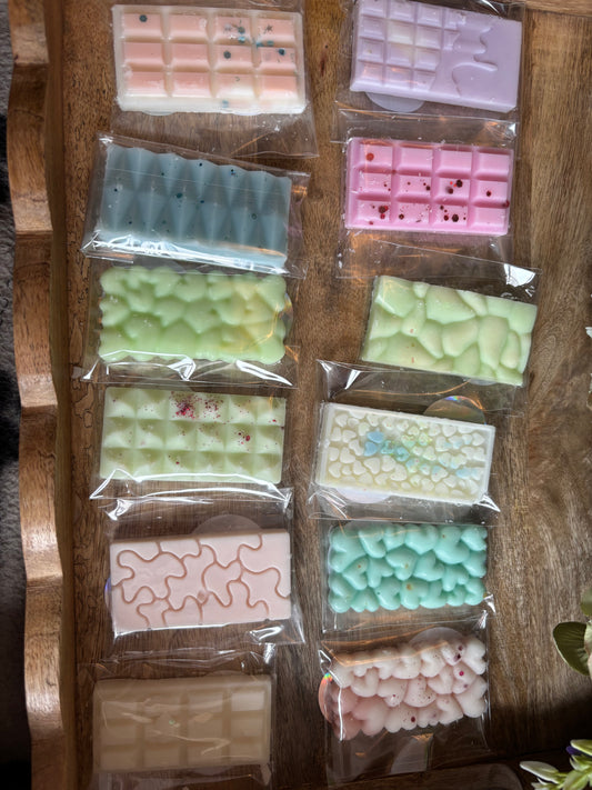 Bundle of 12 small snap bar wax melts. Highly scented. Soy wax and hand poured